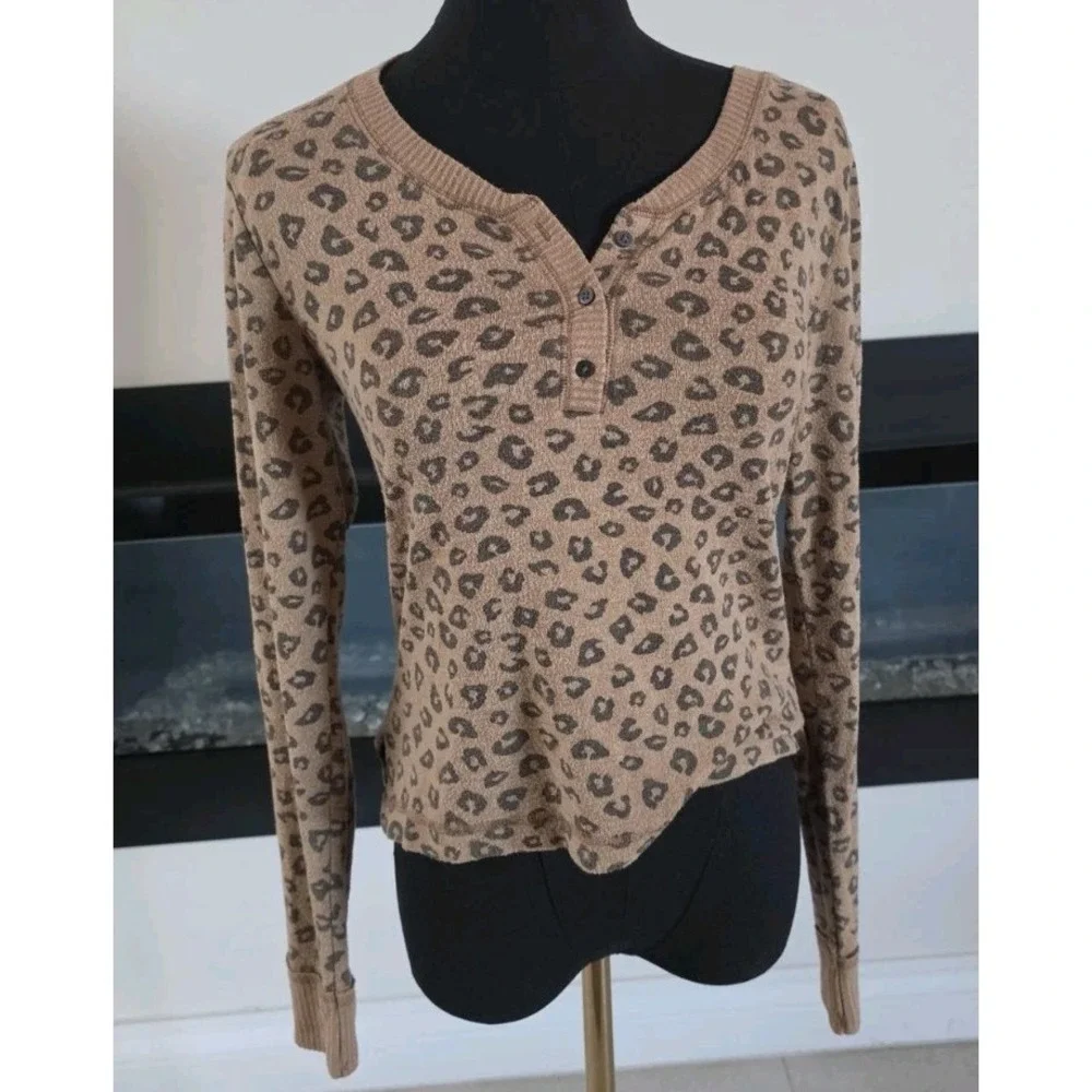 Abercrombie & Fitch Leopard Animal‎ Print Henley Knit Sweater Preppy Casual Boho